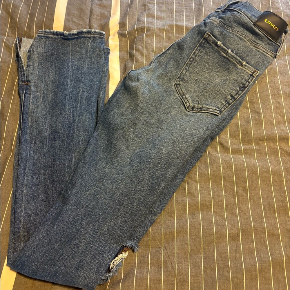 Express Skyscraper Distressed Blue Jeans for Women, Size 0L - Picture 9 of 11